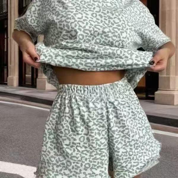 Стильный женский пижамный комплект: Модный принт, Носить дома или на улице, Свободный костюм-двойка Extra Large
Стильный женский пижамный комплект: Модный принт, Носить дома или на улице, Свободный костюм-двойка Extra Large