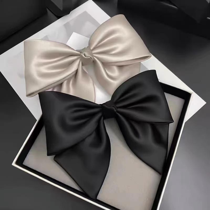 Women Bow Ribbon Hair Clip Fashion Simple Solid Satin Spring Clip Hair Pin Elegant Retro Headband Clips Girls Hair Accessories
Women Bow Ribbon Hair Clip Fashion Simple Solid Satin Spring Clip Hair Pin Elegant Retro Headband Clips Girls Hair Accessories