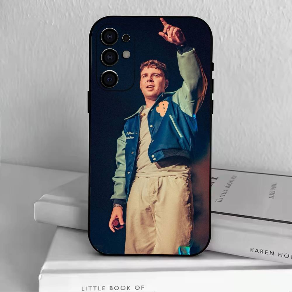 Singer Q-Quevedo Phone Case For Samsung S25,S24,S21,S22,S23,S30,Ultra,S20,Plus,Fe,Soft Silicone Black Cover Samsung S24fe
Singer Q-Quevedo Phone Case For Samsung S25,S24,S21,S22,S23,S30,Ultra,S20,Plus,Fe,Soft Silicone Black Cover Samsung S24fe