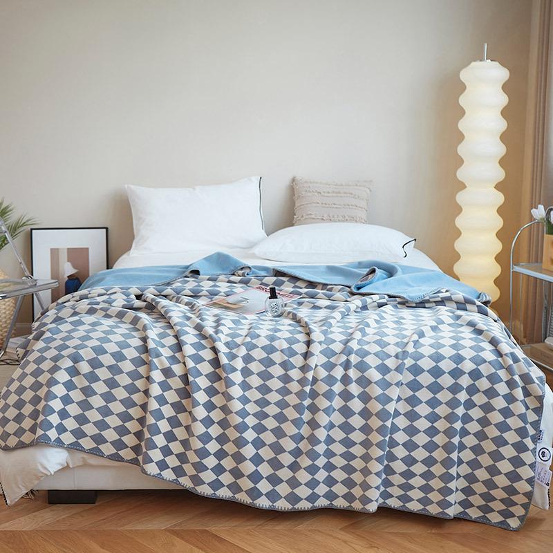 Утолщенное теплое немецкое бархатное одеяло, офисное одеяло с ворсом 100*150cm
Утолщенное теплое немецкое бархатное одеяло, офисное одеяло с ворсом 100*150cm