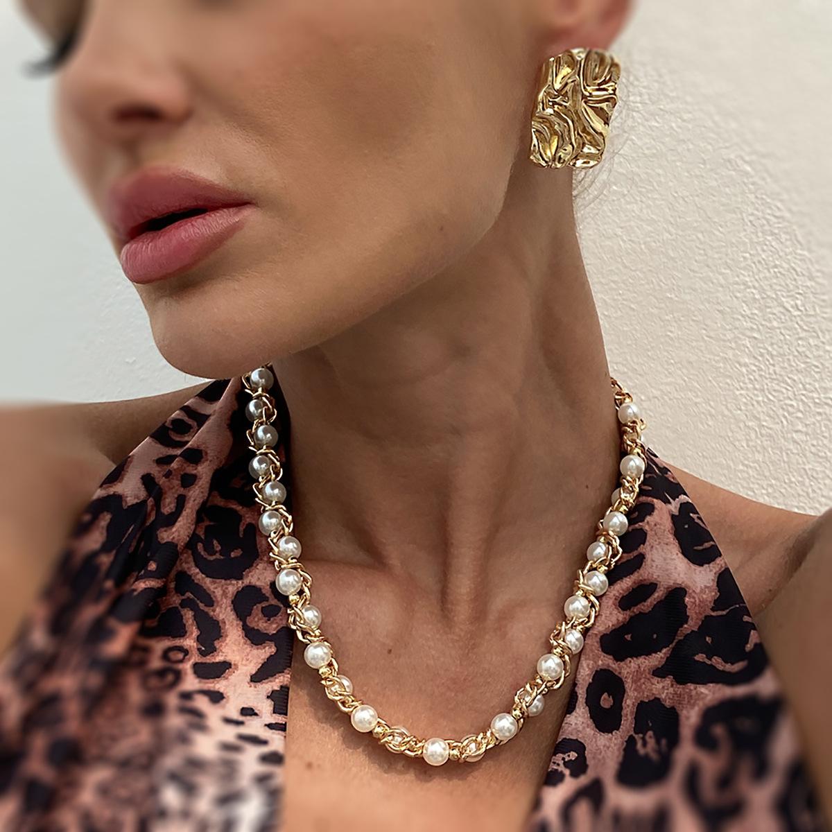 Necklace Simple chain winding imitation pearl necklace, temperament business beaded item jewelry women
Necklace Simple chain winding imitation pearl necklace, temperament business beaded item jewelry women