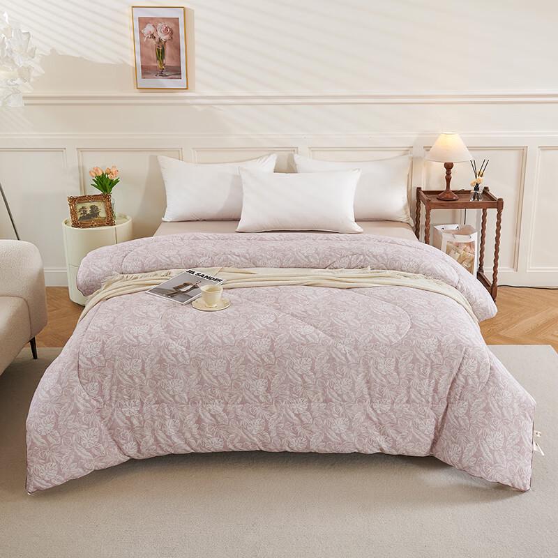 Hongdou Warm Feather Silk Quilt
Hongdou Warm Feather Silk Quilt