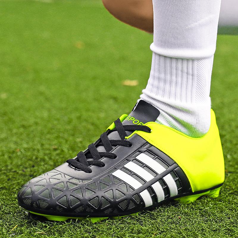 Non-slip and wear-resistant football shoes with long broken nails are suitable for various venues to enhance stability, suitable for amateur 43
Non-slip and wear-resistant football shoes with long broken nails are suitable for various venues to enhance stability, suitable for amateur 43