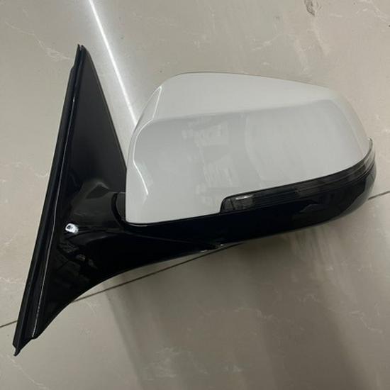 Rearview Mirror Assembly with Backup Camera for BMW 5 Series F18 LCI - Electric Folding, Memory Function - Part Number 51167394757
Rearview Mirror Assembly with Backup Camera for BMW 5 Series F18 LCI - Electric Folding, Memory Function - Part Number 51167394757