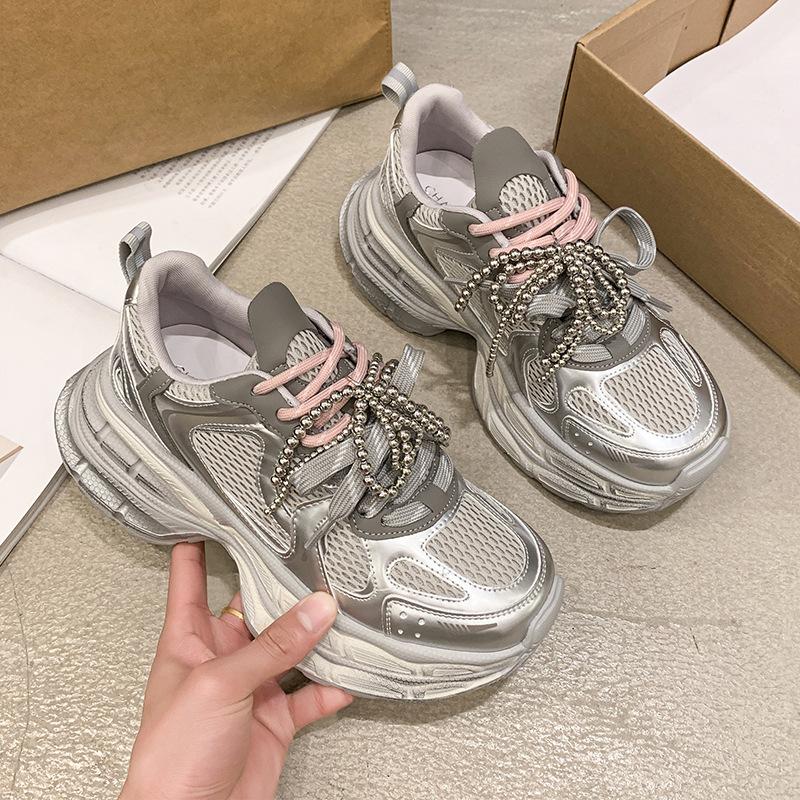 Dad shoes small thick sole heightened non-slip casual comfortable sports shoes spring new models 35 серебряный
Dad shoes small thick sole heightened non-slip casual comfortable sports shoes spring new models 35 серебряный