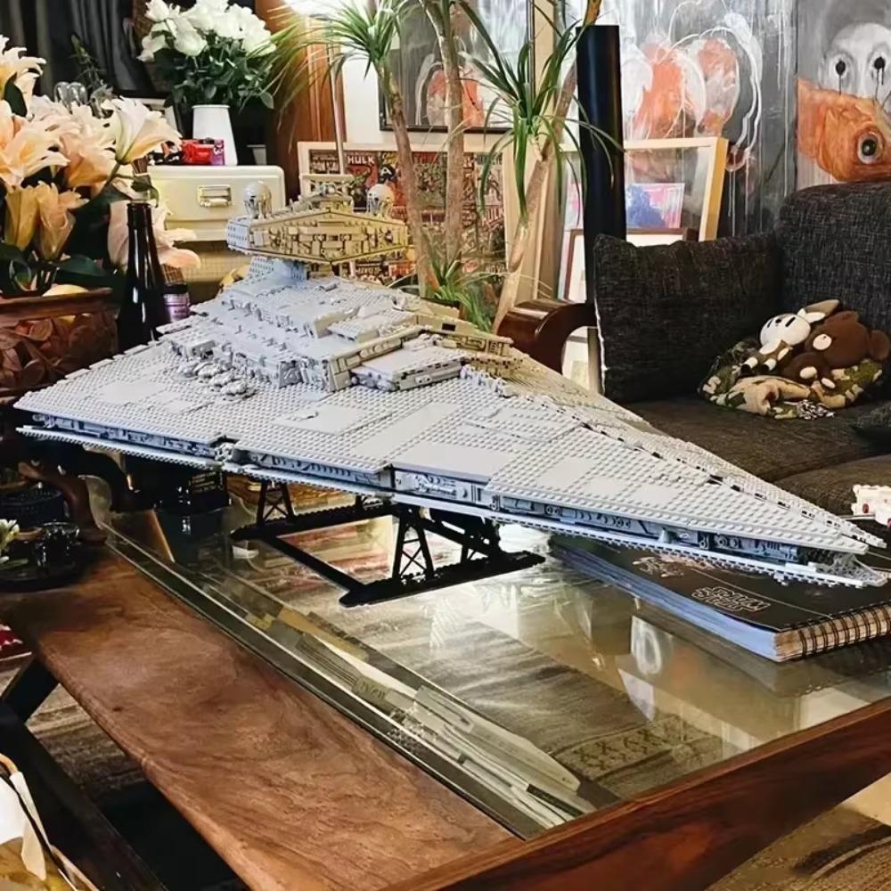 UCS Imperial Star Destroyer Compatible 75252 Building Blocks Bricks Toy Super Great Ultimate Weapon Spacecraft Різдвяні подарунки With mini-figures
UCS Imperial Star Destroyer Compatible 75252 Building Blocks Bricks Toy Super Great Ultimate Weapon Spacecraft Різдвяні подарунки With mini-figures