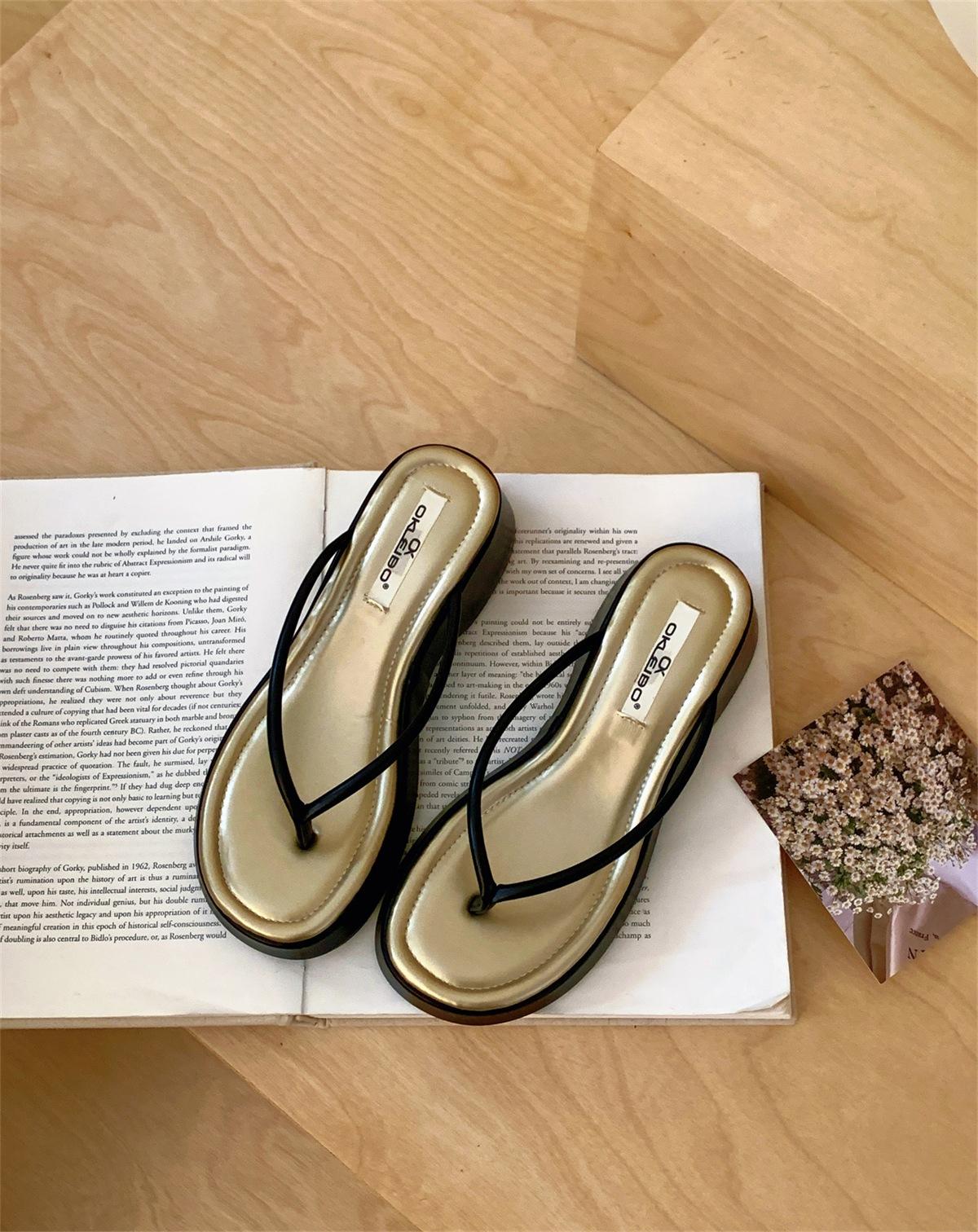 Thick-Soled Flip-Flops Shoes Women S Shoes Wear Summer Slope Heel Vacation Beach Sandals Sandals 39 чорний
Thick-Soled Flip-Flops Shoes Women S Shoes Wear Summer Slope Heel Vacation Beach Sandals Sandals 39 чорний