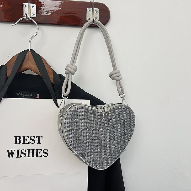 Модная сумка на плечо в форме сердца с блестками, цепочка на ремне, сумки через плечо для женщин, повседневные женские сумки и кошельки 19x16x7cm
Модная сумка на плечо в форме сердца с блестками, цепочка на ремне, сумки через плечо для женщин, повседневные женские сумки и кошельки 19x16x7cm