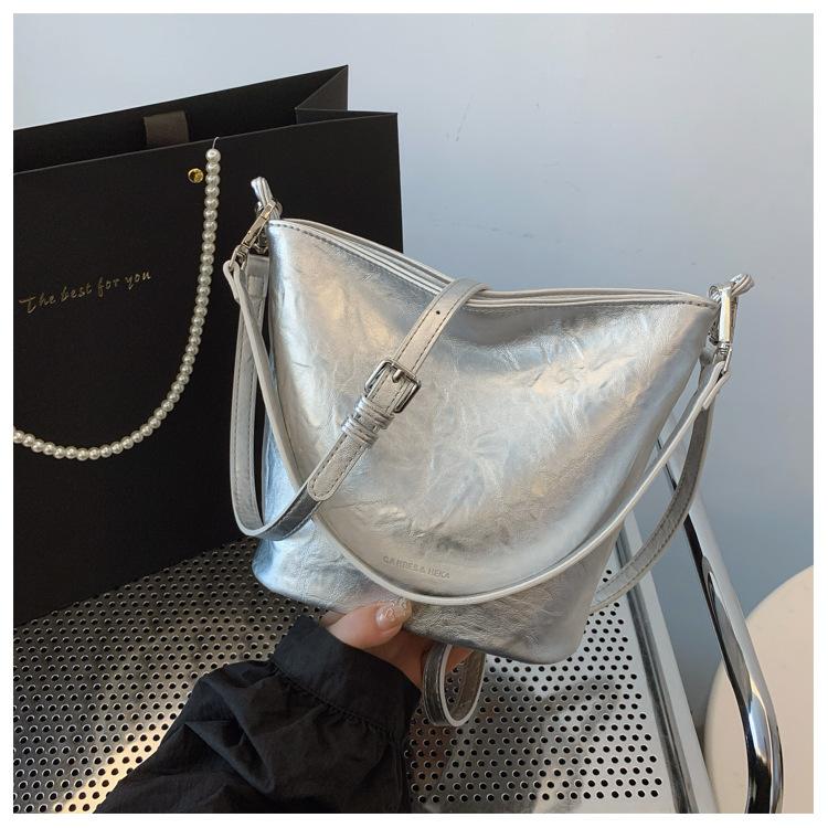 summer new popular bucket bag fashion shoulder bag minimalist style large capacity messenger bag чёрный
summer new popular bucket bag fashion shoulder bag minimalist style large capacity messenger bag чёрный