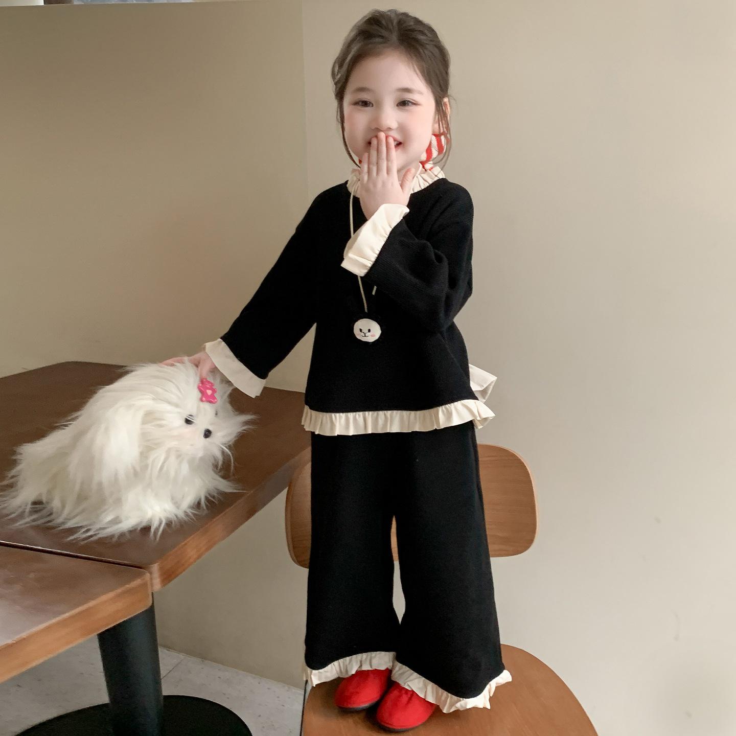 Autumn Bow Lace Sweatshirt & Wide-Leg Pants Set for Girls 110 cm
Autumn Bow Lace Sweatshirt & Wide-Leg Pants Set for Girls 110 cm