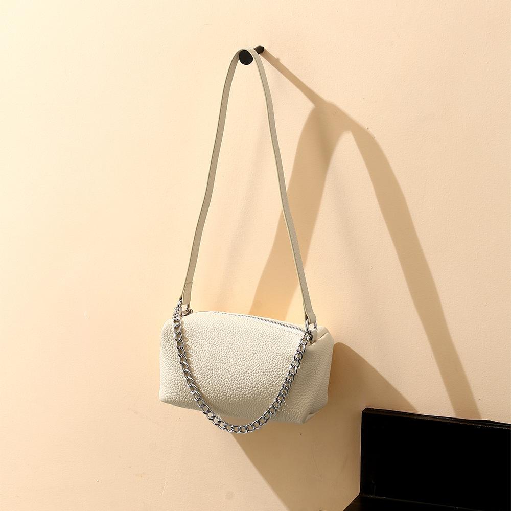 Genuine Leather Women s Bag Slanted Zipper Round Bag High-end Single-shoulder Bag Chain Handbag
Genuine Leather Women s Bag Slanted Zipper Round Bag High-end Single-shoulder Bag Chain Handbag