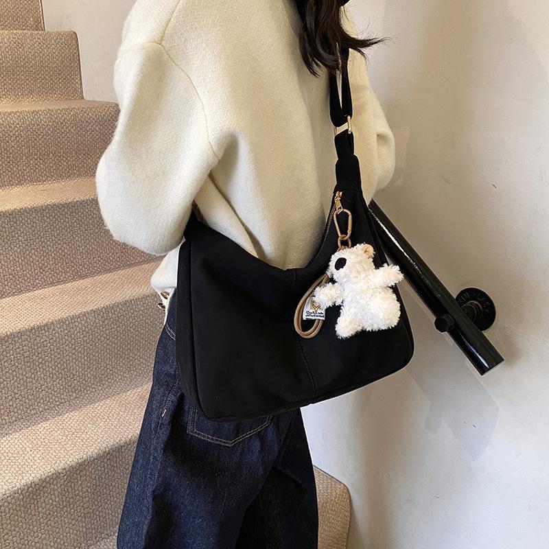 Корейская женская мягкая сумка через плечо - зимняя коллекция 2024 года, универсальный стиль сумки-мессенджера black. 31*10*31
Корейская женская мягкая сумка через плечо - зимняя коллекция 2024 года, универсальный стиль сумки-мессенджера black. 31*10*31