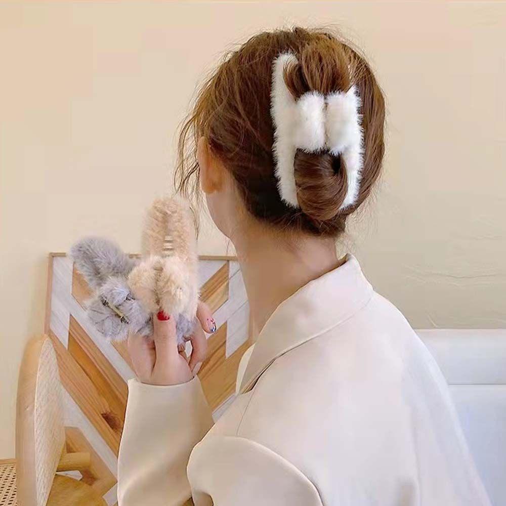 Wild Temperament Solid Color Girls Women Catch Clip Plush Hair Claw Hair Clip Hair Accessories розовый
Wild Temperament Solid Color Girls Women Catch Clip Plush Hair Claw Hair Clip Hair Accessories розовый