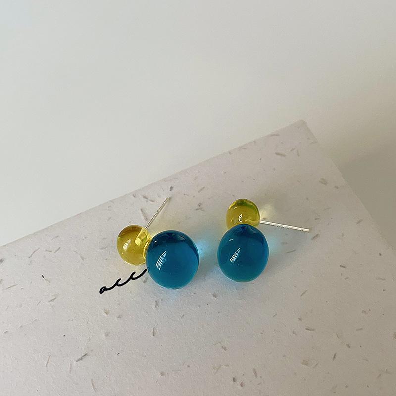 Dopamine jelly round ball stud earrings niche personality simple versatile earrings fashion light luxury high sense earrings women
Dopamine jelly round ball stud earrings niche personality simple versatile earrings fashion light luxury high sense earrings women