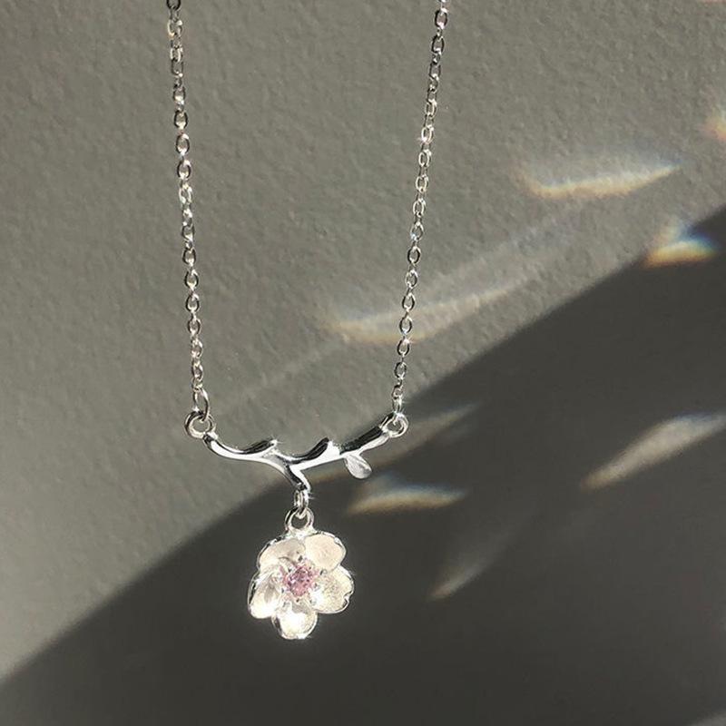 Korea New Fashion Cherry Blossoms Long Tassel Pendant Necklace for Women Trend Accessories All-Match Personality Charm Zircon
Korea New Fashion Cherry Blossoms Long Tassel Pendant Necklace for Women Trend Accessories All-Match Personality Charm Zircon