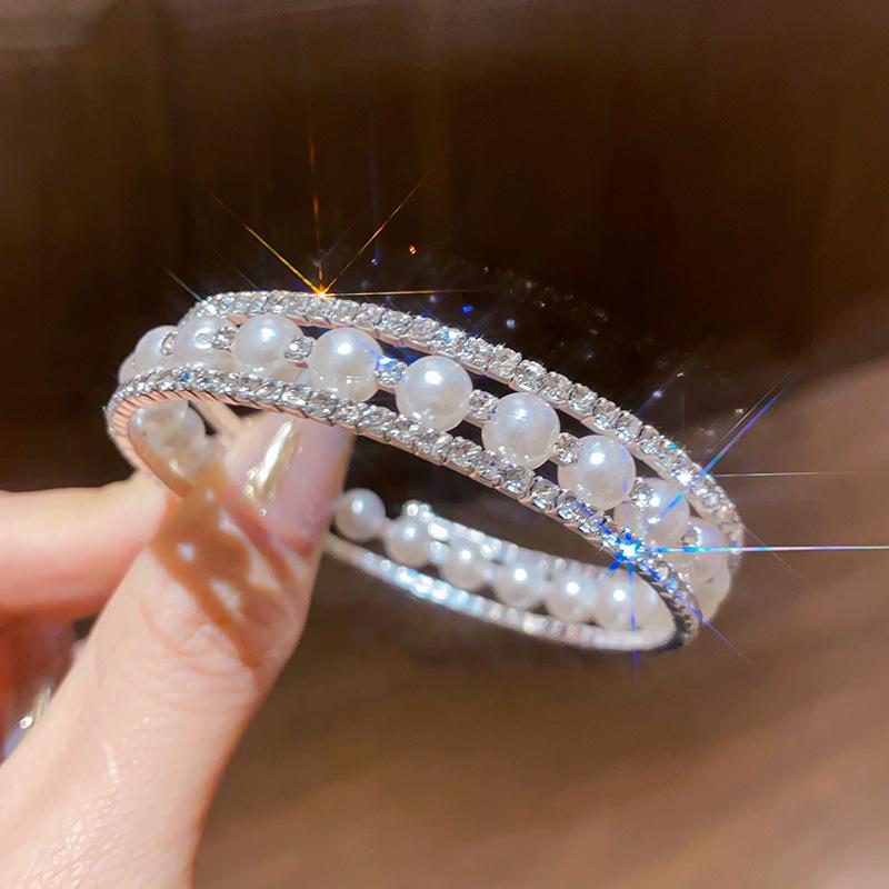 Korean Style Rhinestone Pearl Multi-layer Bangle: Elegant Hand Jewelry for Women
Korean Style Rhinestone Pearl Multi-layer Bangle: Elegant Hand Jewelry for Women