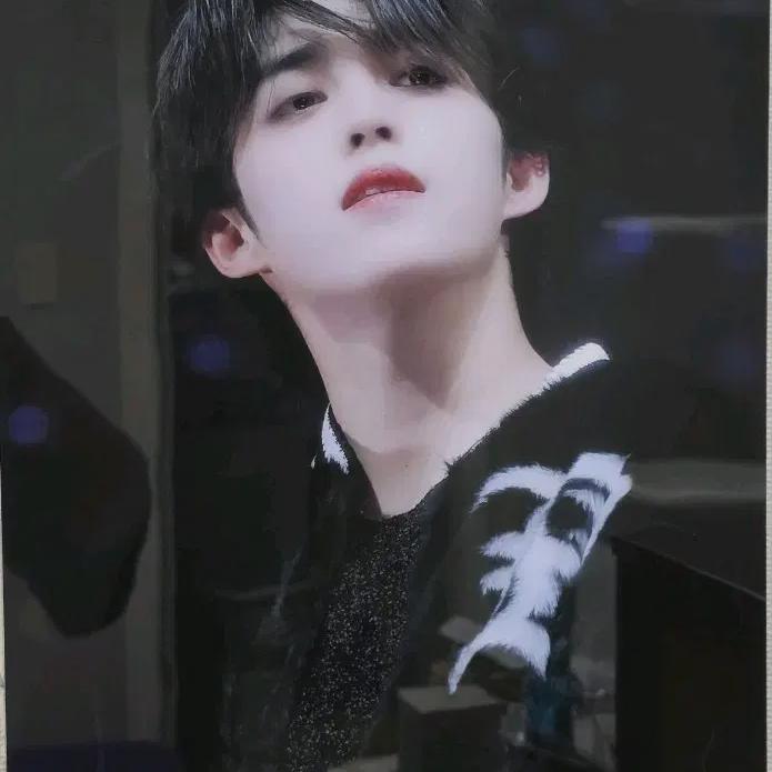 Seventeen Escoops A3 Frame
Seventeen Escoops A3 Frame