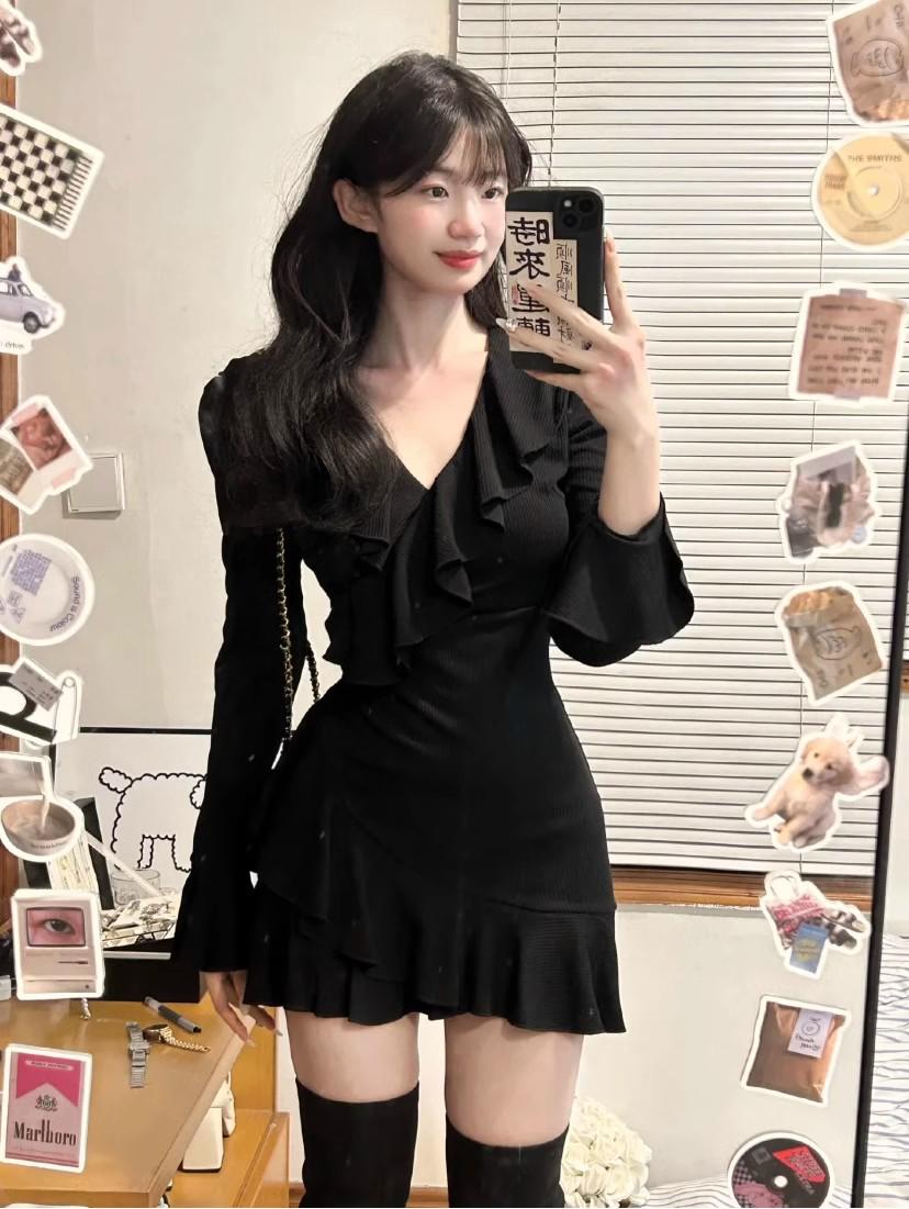 Шикарное трикотажное платье с V-образным вырезом и оборками — сексуальный стиль маленького черного цвета для осени/зимы XL