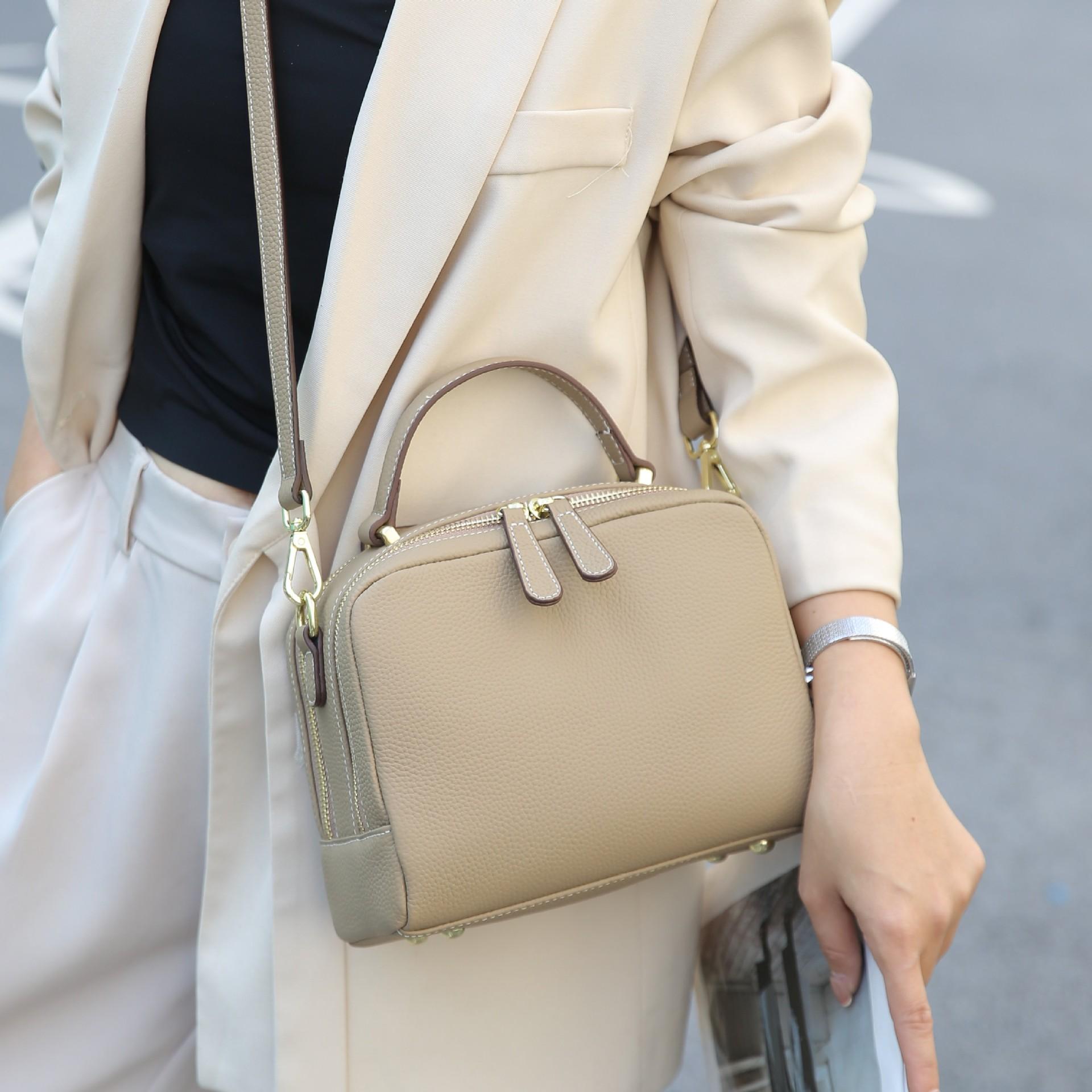 Genuine Leather cowhide Women s Handbag 2026 New Style Crossbody Bag Shoulder bag Luxury Design small square bag For commuting хаки
Genuine Leather cowhide Women s Handbag 2026 New Style Crossbody Bag Shoulder bag Luxury Design small square bag For commuting хаки