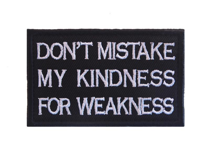 Тактическая нашивка на липучке с вышивкой английскими буквами на тыльной стороне
Тактическая нашивка на липучке с вышивкой английскими буквами на тыльной стороне