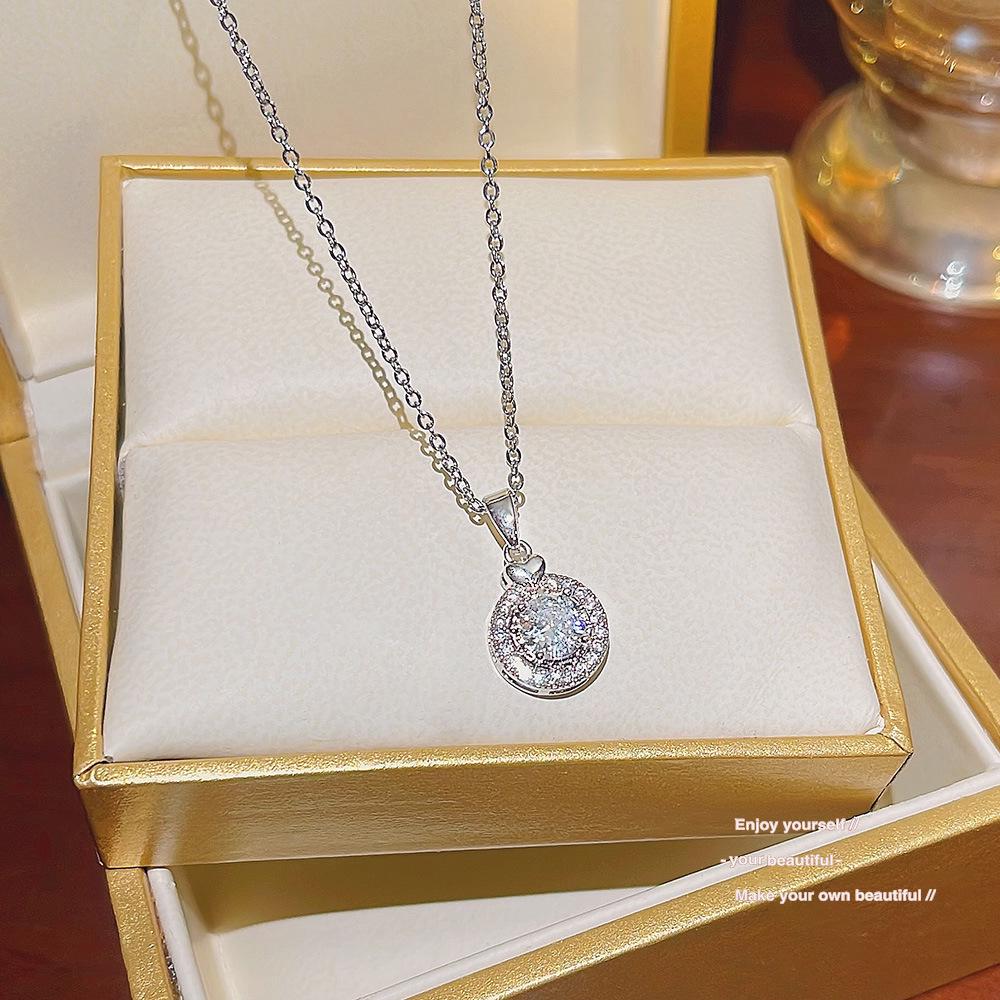 Luxury Titanium Steel Crystal Pendant Necklace - Niche Design, Modern Style, 2025 Collection
Luxury Titanium Steel Crystal Pendant Necklace - Niche Design, Modern Style, 2025 Collection