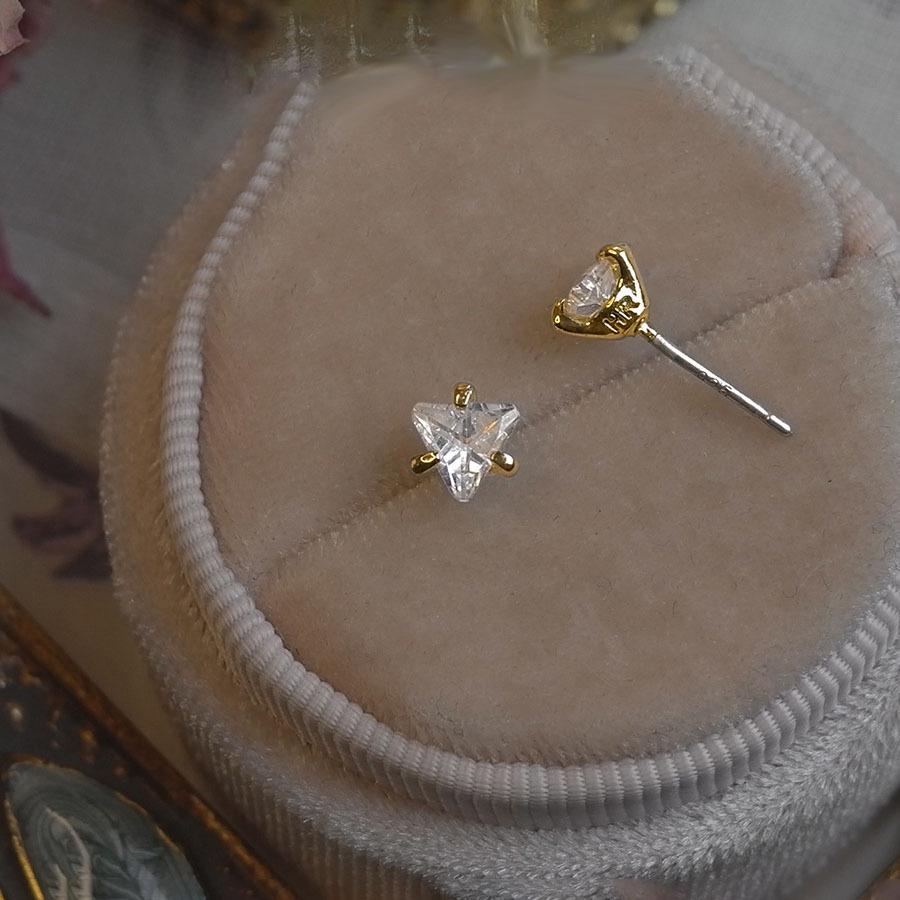 Small Exquisite Triangle Diamond Stud Earrings Women s Minimalist S925 Sterling Silver Luxurious Jewelry 925 Silver
Small Exquisite Triangle Diamond Stud Earrings Women s Minimalist S925 Sterling Silver Luxurious Jewelry 925 Silver