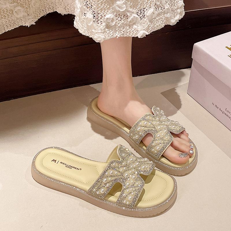 Beautiful cool slippers, exquisite women s summer out on the beach with skirts, flat-bottomed slippers with water diamonds 35 бежевый
Beautiful cool slippers, exquisite women s summer out on the beach with skirts, flat-bottomed slippers with water diamonds 35 бежевый