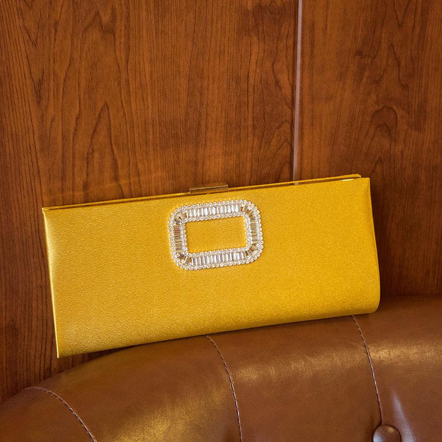 elegance, simple and diamond-encrusted dinner bag, European and American glossy velvet banquet clutch bag, evening bag.
elegance, simple and diamond-encrusted dinner bag, European and American glossy velvet banquet clutch bag, evening bag.