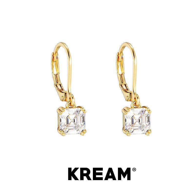 Kream Gold-Plated Small Square Diamond Earrings for Men Hip Hop Niche Design Classy Earrings for Women Fashion A Pair of Small Sizes
Kream Gold-Plated Small Square Diamond Earrings for Men Hip Hop Niche Design Classy Earrings for Women Fashion A Pair of Small Sizes