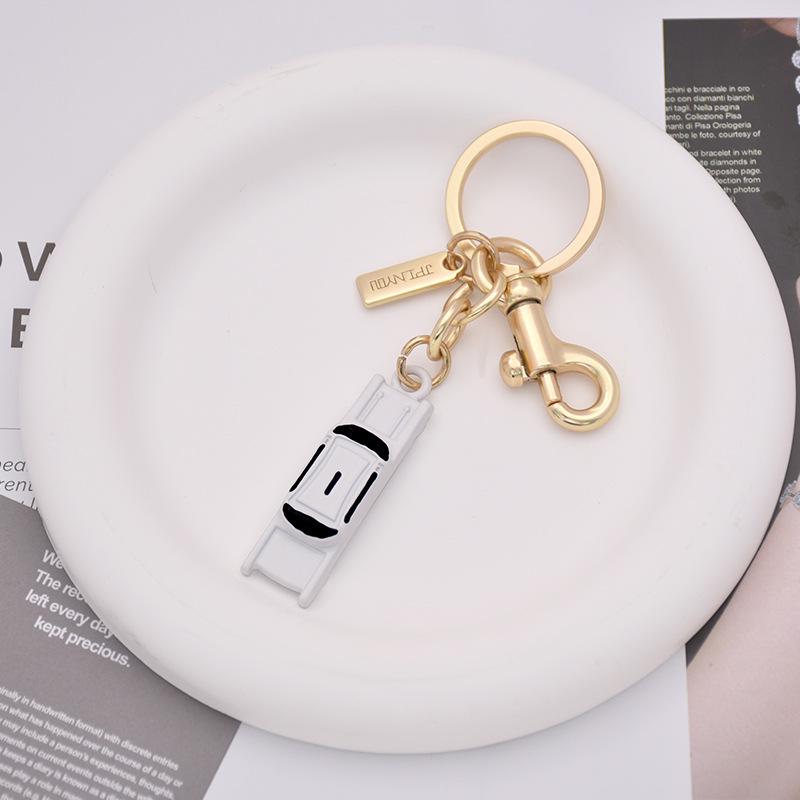 C Brand New York Bus & Eiffel Tower Charm Keychain
C Brand New York Bus & Eiffel Tower Charm Keychain
