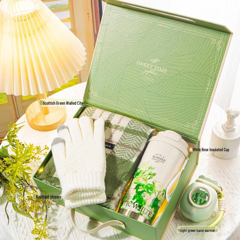 Winter Gift Set with Scarf, Thermos & Gloves Complete Set
Winter Gift Set with Scarf, Thermos & Gloves Complete Set