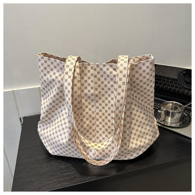 Large capacity bag 2025 new women s bag fashion commuter retro versatile shoulder bag college student class tote bag
Large capacity bag 2025 new women s bag fashion commuter retro versatile shoulder bag college student class tote bag
