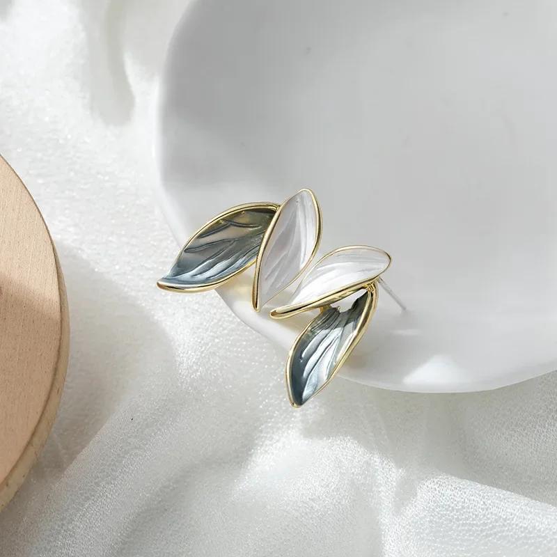 New Korean Trendy Grey Leaf Stud Designer Earrings for Women Lovely Cute Butterfly Earring Fashion Aesthetic Luxury Jewelry Gift
New Korean Trendy Grey Leaf Stud Designer Earrings for Women Lovely Cute Butterfly Earring Fashion Aesthetic Luxury Jewelry Gift