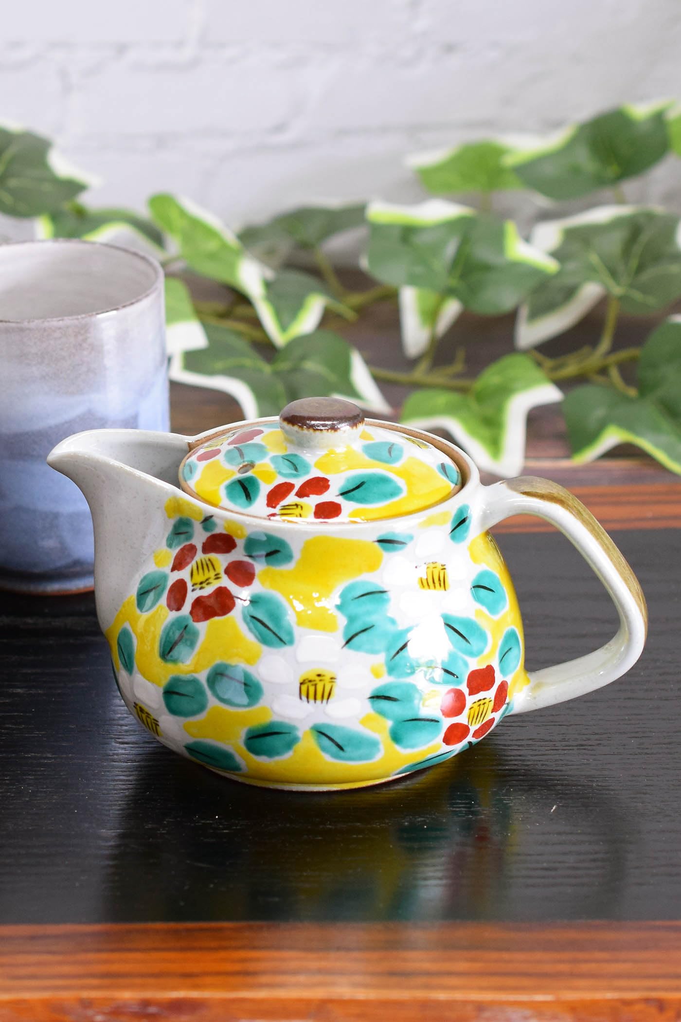 Waza no Kura: Stylish Kutani ware teapot with floral pattern and tea strainer. A premium ceramic brand from Japan. A great birthday gift.
Waza no Kura: Stylish Kutani ware teapot with floral pattern and tea strainer. A premium ceramic brand from Japan. A great birthday gift.