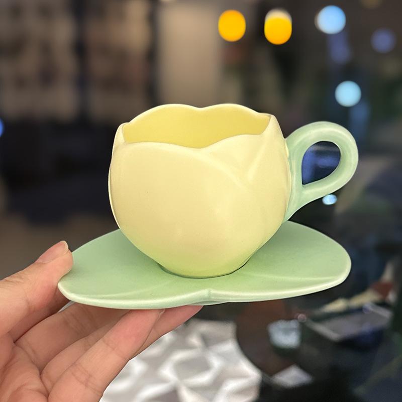 The Embossed Ceramic Tulip Shaped Cup Is A Niche Coffee Shop s Espresso Cup and Saucer with A Girlish Heart 100ml
The Embossed Ceramic Tulip Shaped Cup Is A Niche Coffee Shop s Espresso Cup and Saucer with A Girlish Heart 100ml