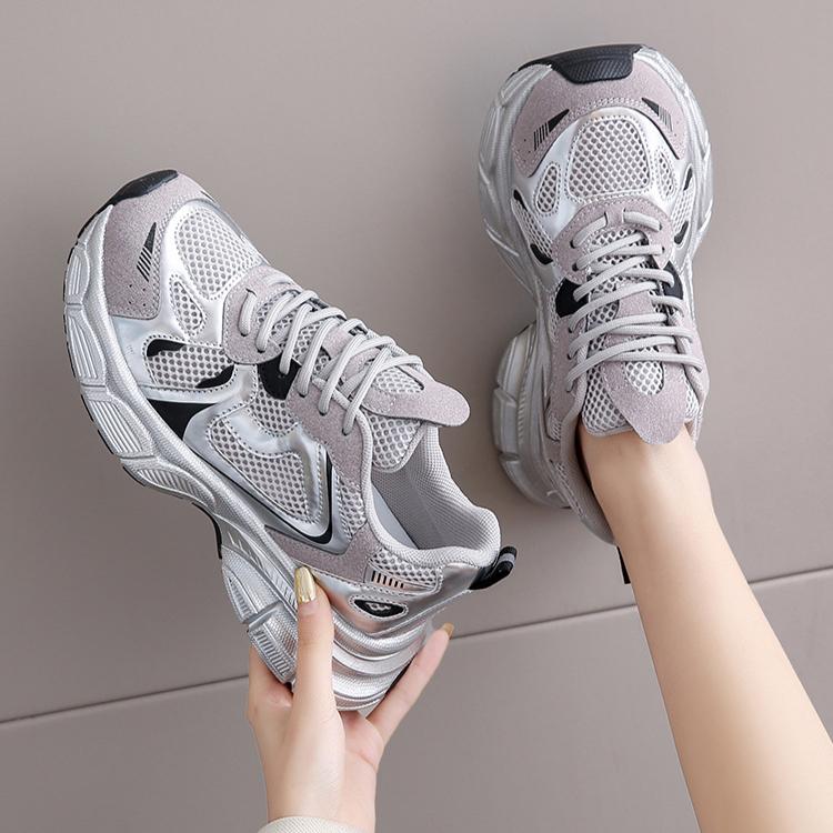 Korean version of spring student sports running shoes, casual shoes with thick soles and increased height 35 срібний
Korean version of spring student sports running shoes, casual shoes with thick soles and increased height 35 срібний