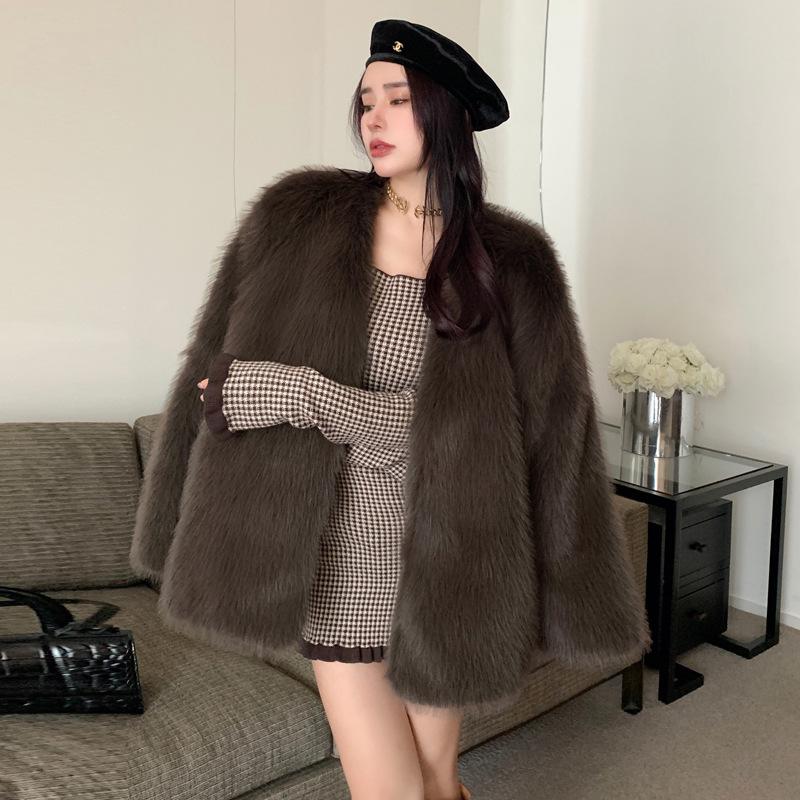 Winter Korean version of loose mid-length temperament imitation fox fur coat women
Winter Korean version of loose mid-length temperament imitation fox fur coat women
