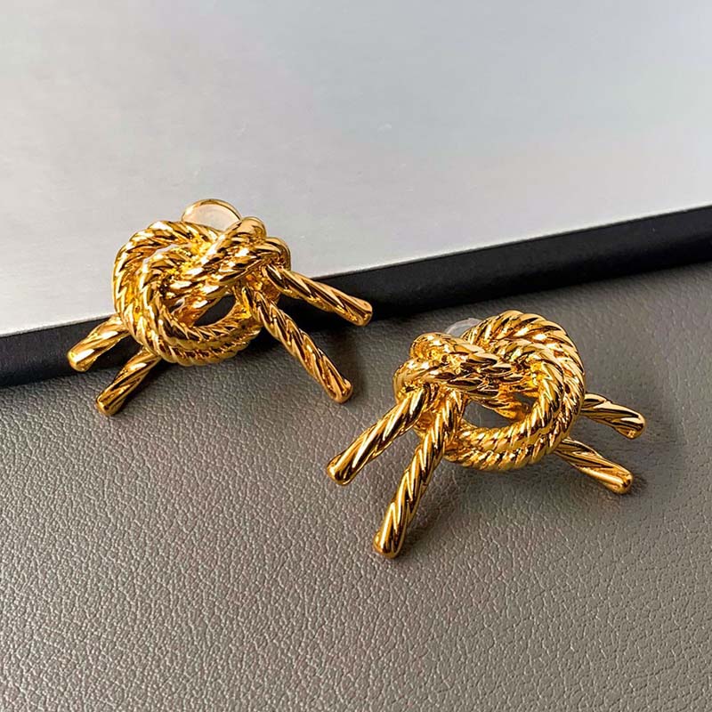 2025 Fashion Irregular Metal Gold Color Knot Earrings for Women Vintage Exaggerated Geometric Earrings Zircon Wedding Party
2025 Fashion Irregular Metal Gold Color Knot Earrings for Women Vintage Exaggerated Geometric Earrings Zircon Wedding Party