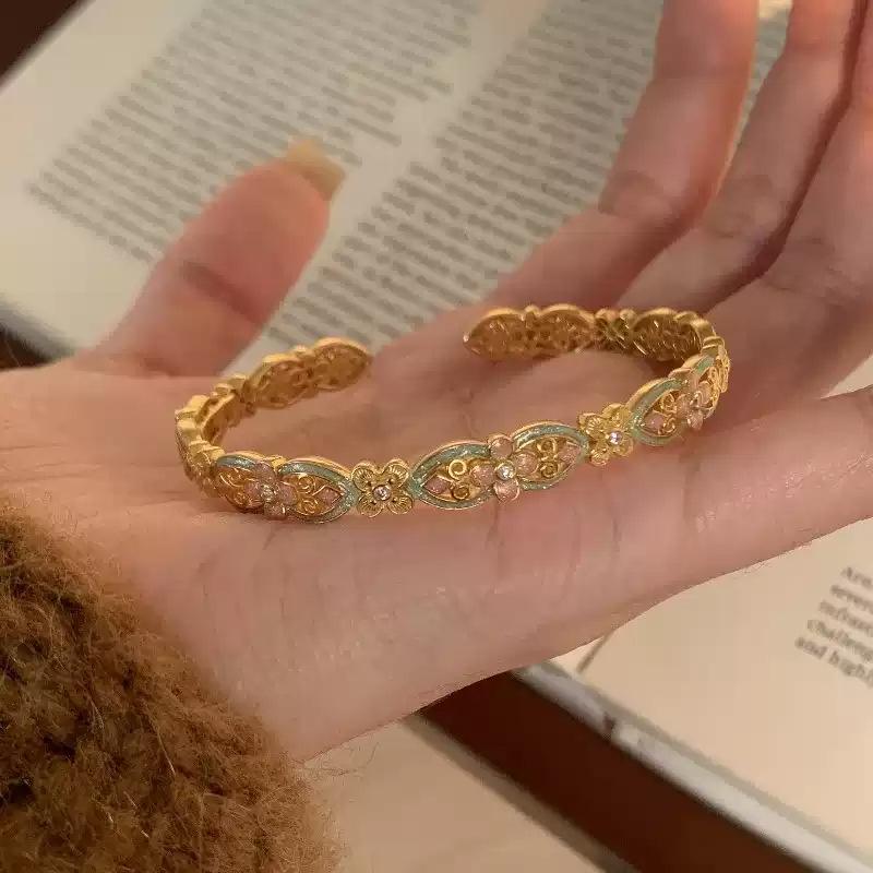 Chinese enamel color flower opening bracelet light luxury niche fashion versatile high-end jewelry
Chinese enamel color flower opening bracelet light luxury niche fashion versatile high-end jewelry