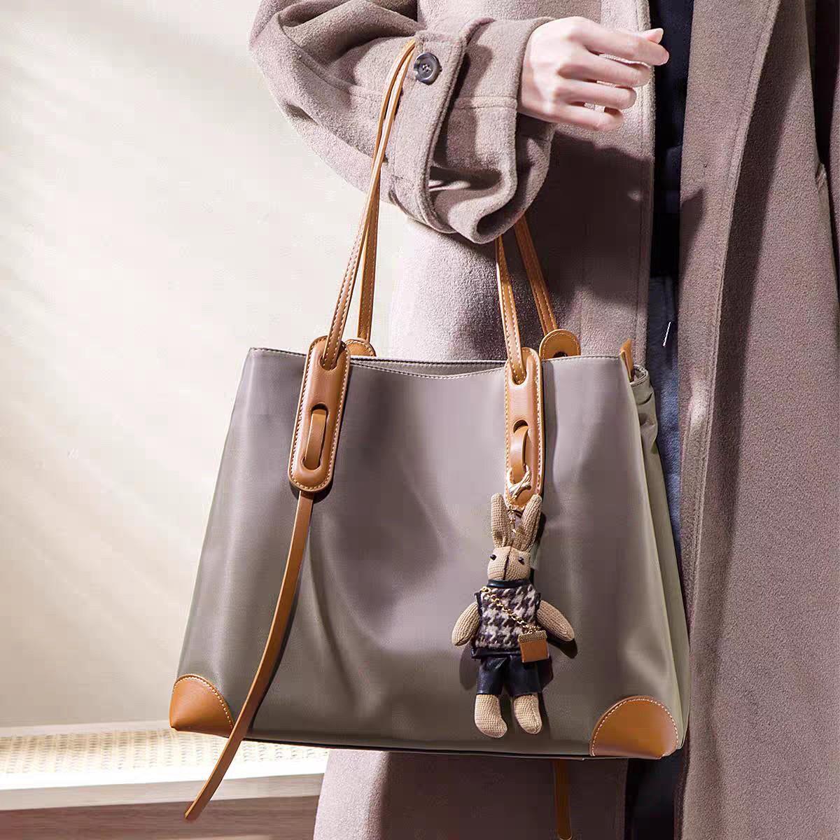 Oxford cloth bag versatile new tote bag shoulder large capacity high sense foreign style fashion waterproof canvas women s bag коричневый
Oxford cloth bag versatile new tote bag shoulder large capacity high sense foreign style fashion waterproof canvas women s bag коричневый