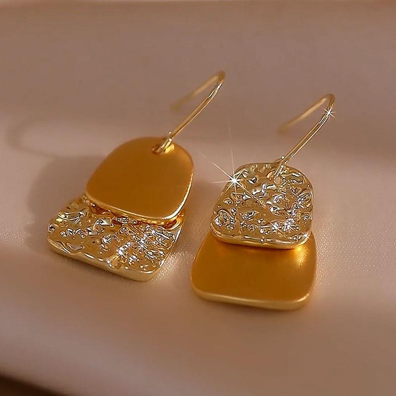 Folded asymmetric earrings light luxury high-end ear hooks fashion temperament niche earrings
Folded asymmetric earrings light luxury high-end ear hooks fashion temperament niche earrings