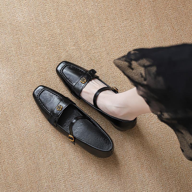 Inner height increase thick heel spring new camellia one-word buckle Mary Jane shoes women s retro black single shoes 39 чорний
Inner height increase thick heel spring new camellia one-word buckle Mary Jane shoes women s retro black single shoes 39 чорний