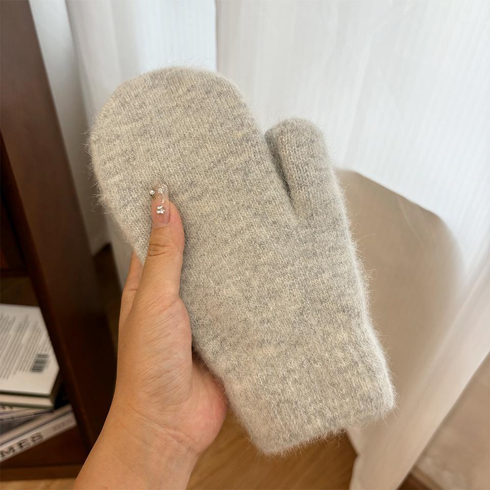 Knitted Full Finger Wool Gloves Women Winter Thickened Plush Lined Warm Gloves Soft Comfortable Fit Suitable for Couples and Daily Wear One Size чёрный
Knitted Full Finger Wool Gloves Women Winter Thickened Plush Lined Warm Gloves Soft Comfortable Fit Suitable for Couples and Daily Wear One Size чёрный