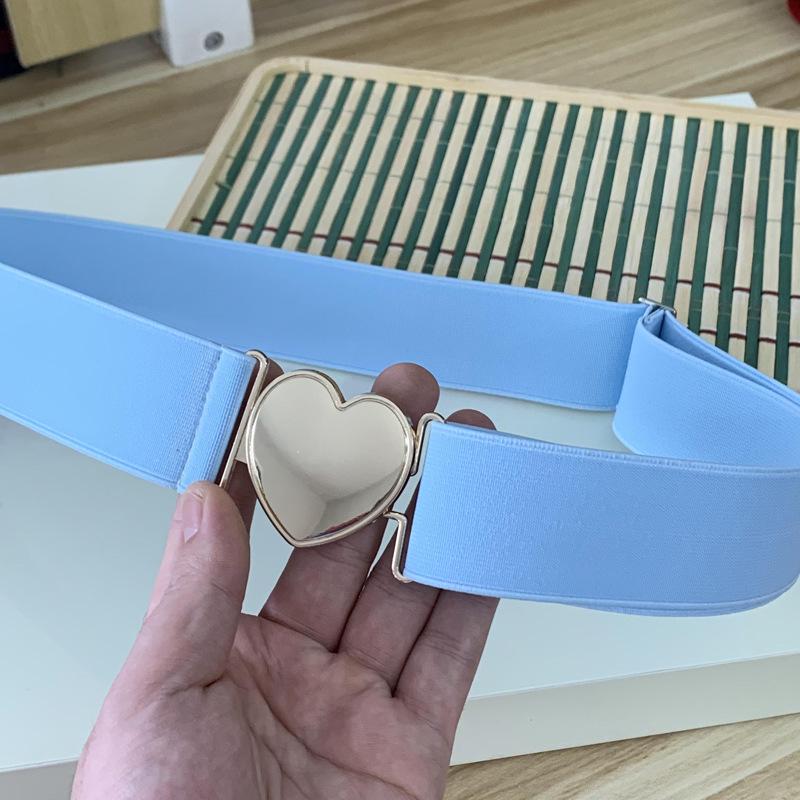 Женский кожаный ремень с эластичной талией 4 см и узором в виде сердечек для платья и джинсов
Женский кожаный ремень с эластичной талией 4 см и узором в виде сердечек для платья и джинсов