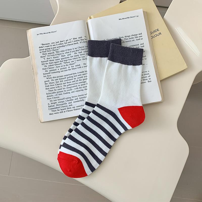 Женские длинные носки, полосатые тонкие хлопковые чистые носки для весны и лета, белые носки до середины икры в школьном стиле для девочек 1 pair темно-серого
Женские длинные носки, полосатые тонкие хлопковые чистые носки для весны и лета, белые носки до середины икры в школьном стиле для девочек 1 pair темно-серого