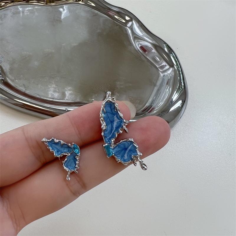 Asymmetric Blue Butterfly Stud Earring for Women Temperament Exaggerated Punk Wedding Cool Zircon Wholesale Brincos Girl Gift
Asymmetric Blue Butterfly Stud Earring for Women Temperament Exaggerated Punk Wedding Cool Zircon Wholesale Brincos Girl Gift