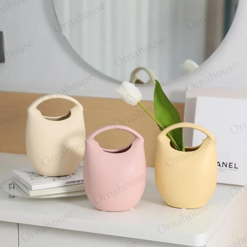 INS Cream Style Creative Ceramic Bag Vase, Living Room Decoration, Dry Flower Arrangement, Dining Table Jewelry
INS Cream Style Creative Ceramic Bag Vase, Living Room Decoration, Dry Flower Arrangement, Dining Table Jewelry