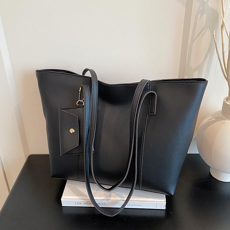 Premium texture retro large-capacity bag women s new season commuter shoulder bag college student tote bag чёрный
Premium texture retro large-capacity bag women s new season commuter shoulder bag college student tote bag чёрный