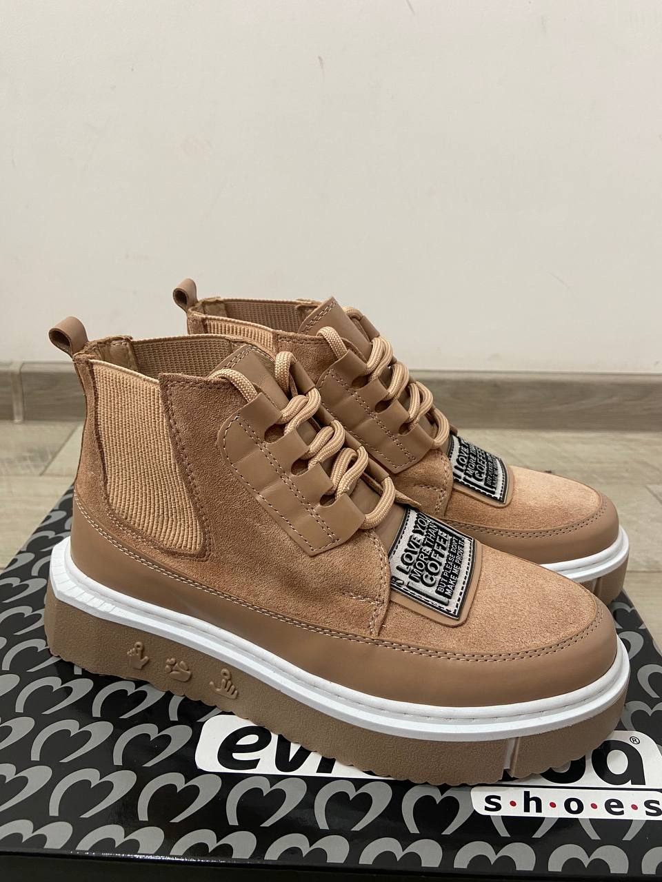 Черевики кежуал Evromoda 6006 36 Бежева замша 39
Черевики кежуал Evromoda 6006 36 Бежева замша 39