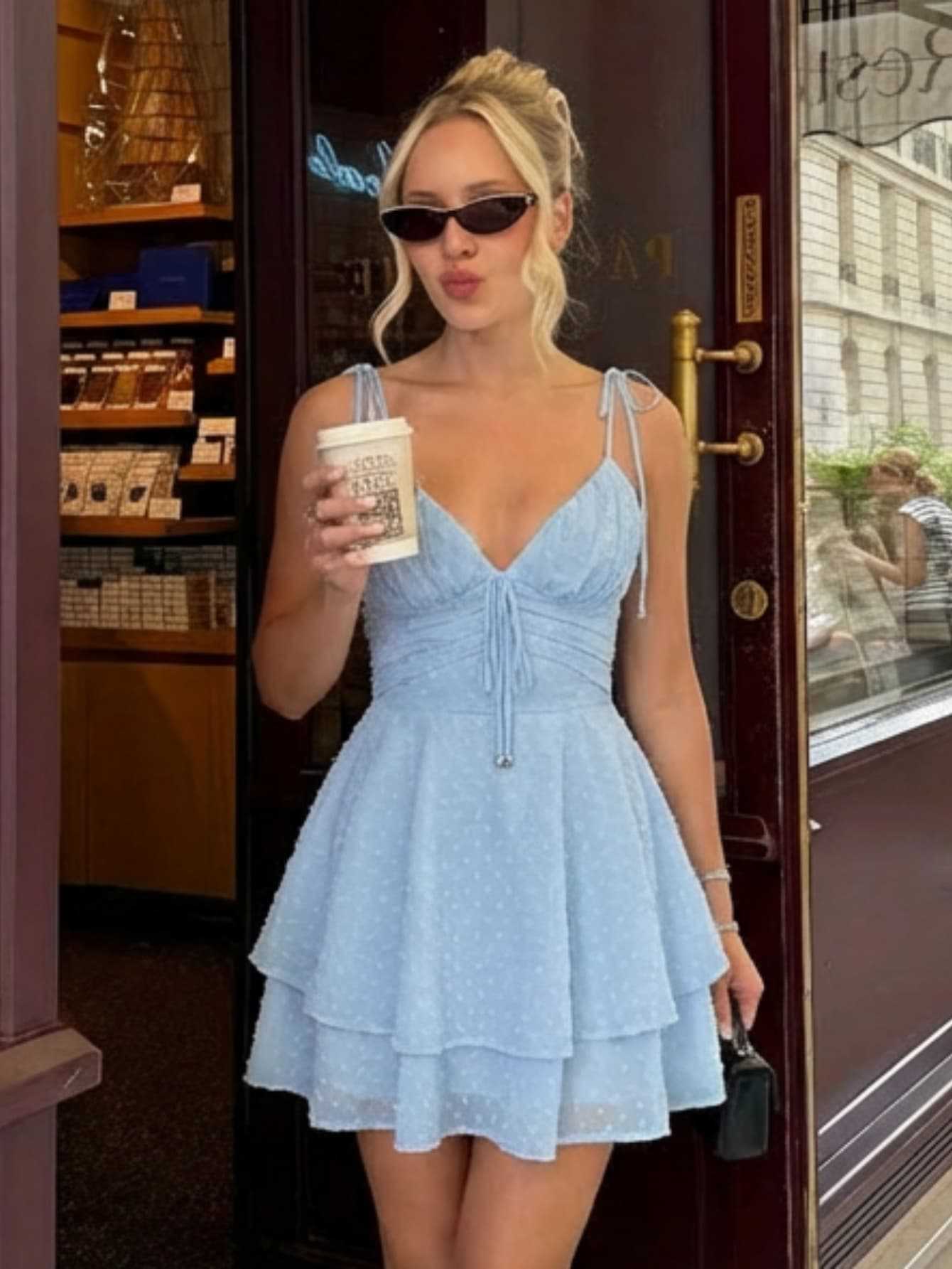 New European and American style blue polka dot suspender dress for women s summer waist and thin sexy short skirt pure desire XS небесно-голубой
New European and American style blue polka dot suspender dress for women s summer waist and thin sexy short skirt pure desire XS небесно-голубой